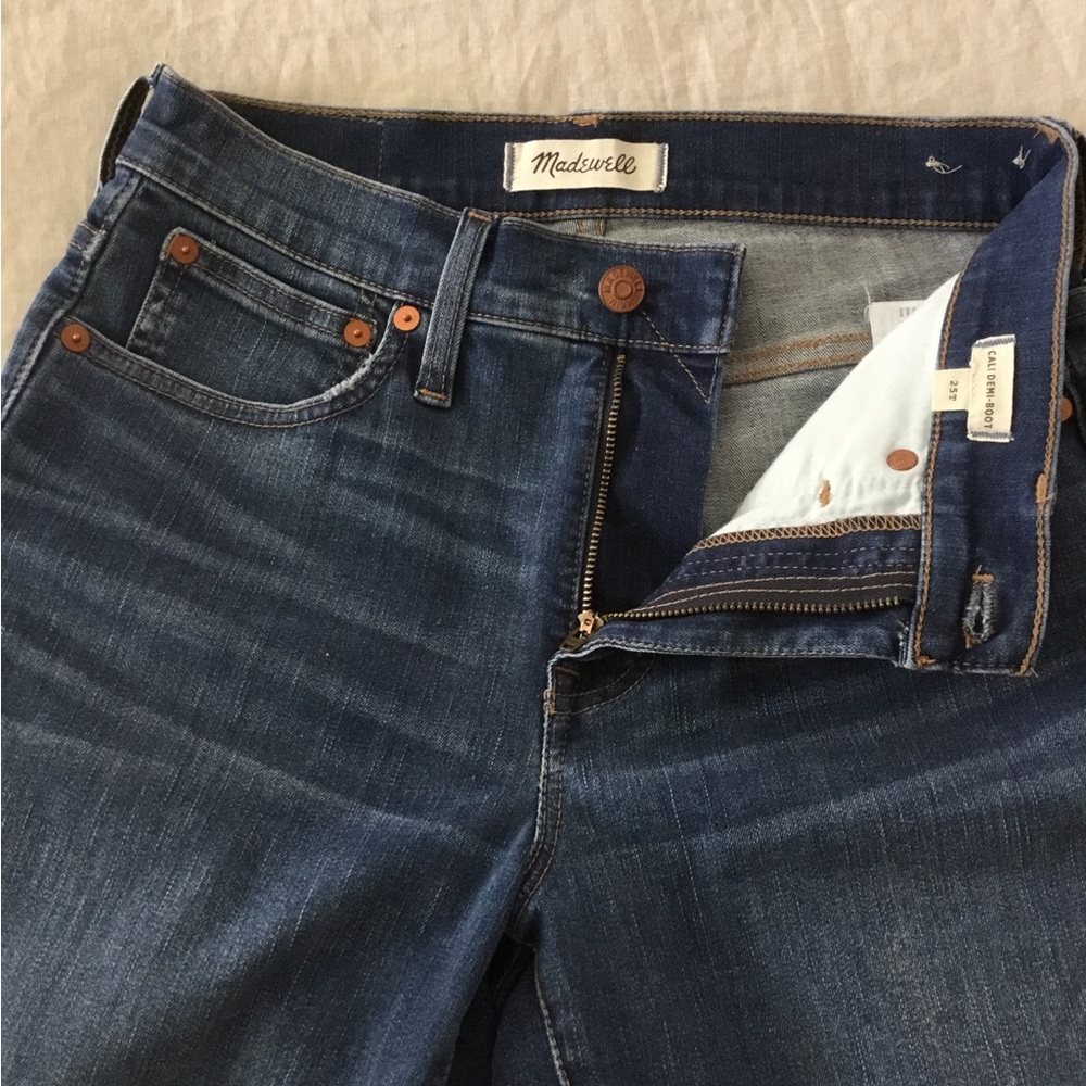 Madewell Cali Demi boot leg jean. Size 25 tall